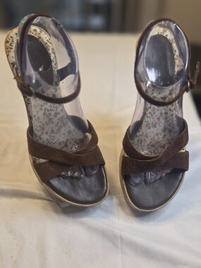 Nine & Co. Brown Suede Floral Wedge Sandals Size 9M Cottagecore Boho